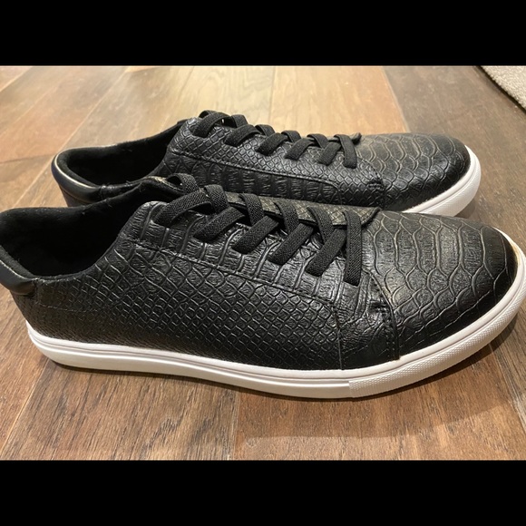 Women’s Black Leather Cushionaire Shoes - Picture 2 of 7